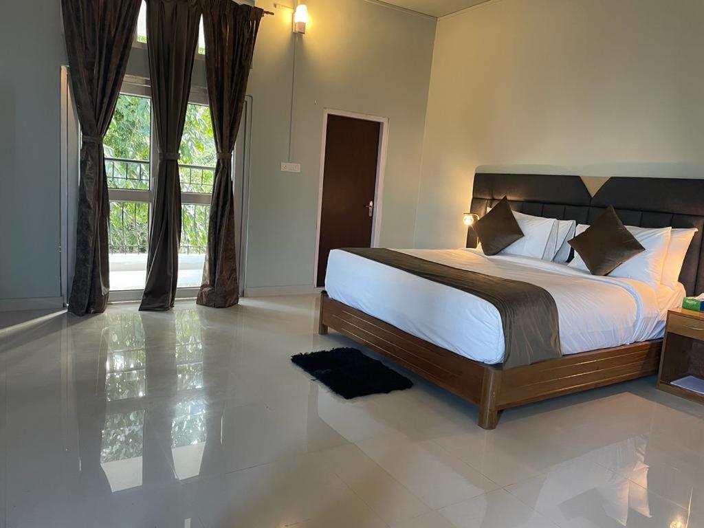 La Colline Resort Kohima Bagian luar foto
