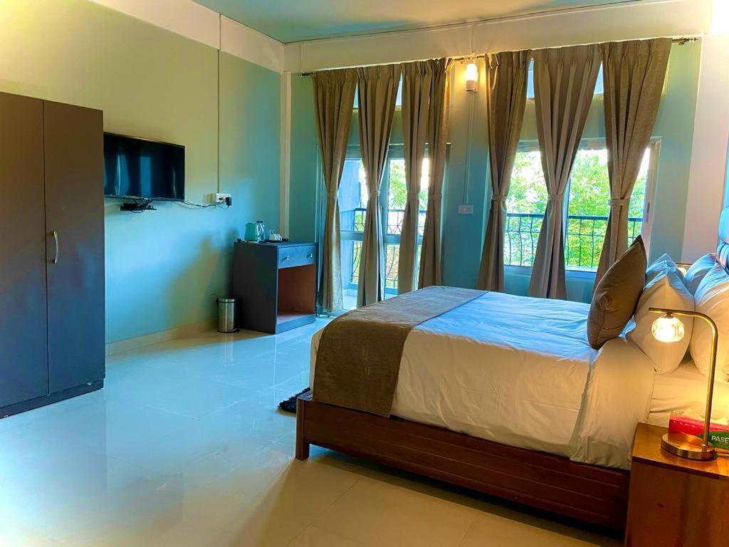 La Colline Resort Kohima Bagian luar foto