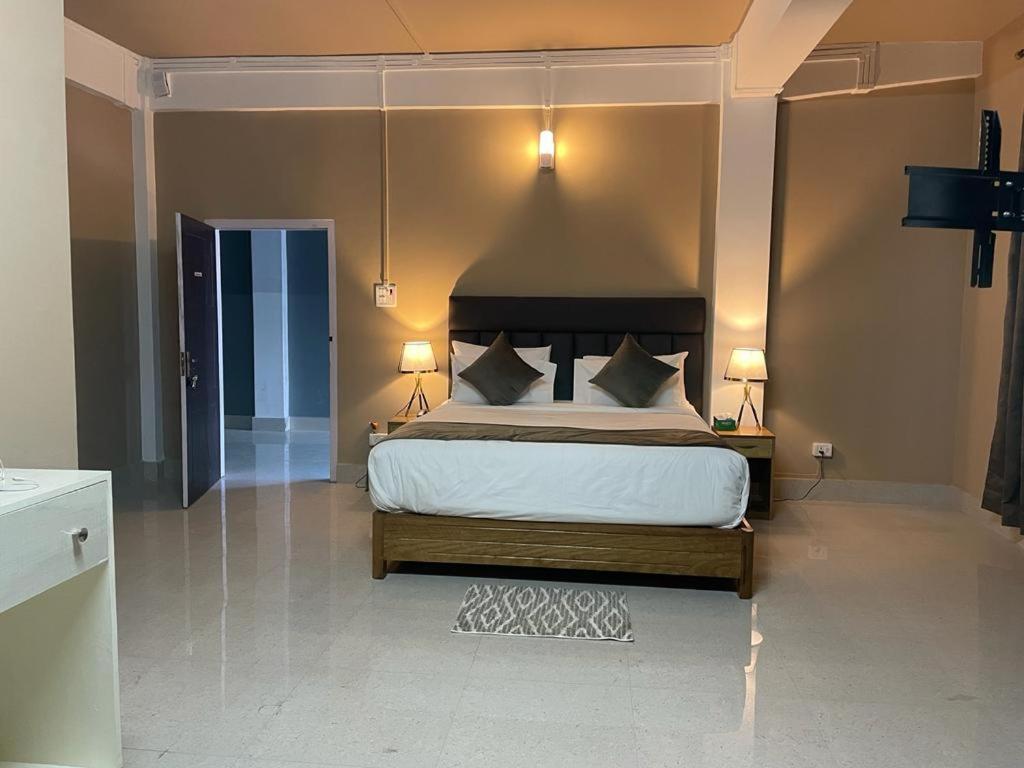 La Colline Resort Kohima Bagian luar foto